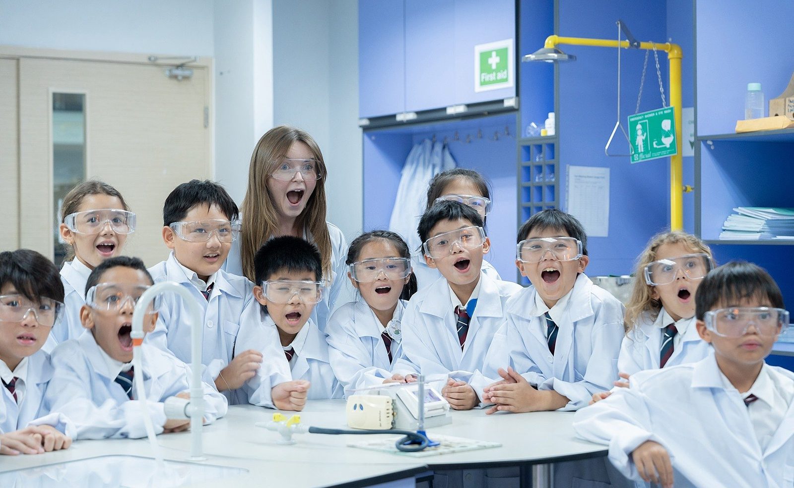 Prep pupils in a science laboratory